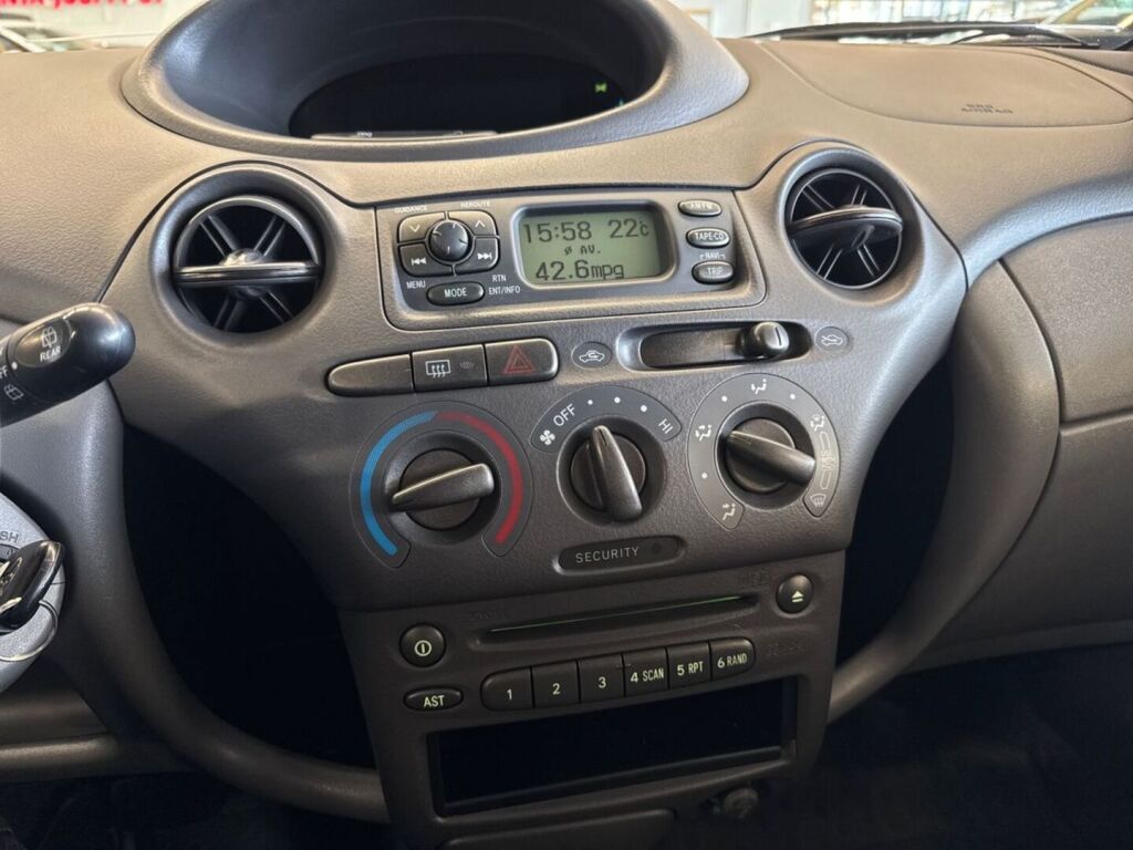 Toyota Yaris 2001 Punainen