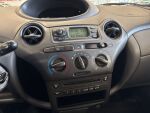 Toyota Yaris 2001 Punainen
