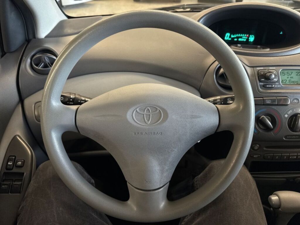 Toyota Yaris 2001 Punainen