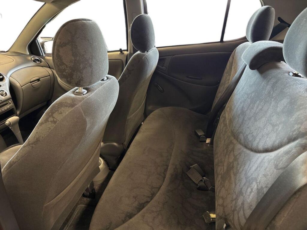 Toyota Yaris 2001 Punainen