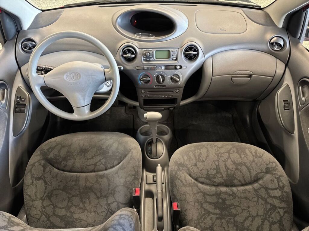 Toyota Yaris 2001 Punainen