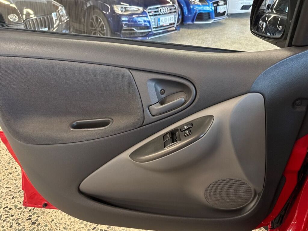 Toyota Yaris 2001 Punainen