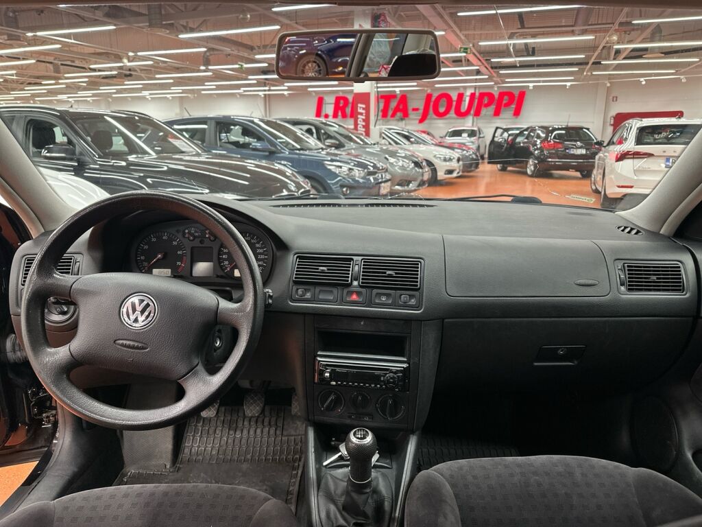 Volkswagen GOLF 2001 Musta