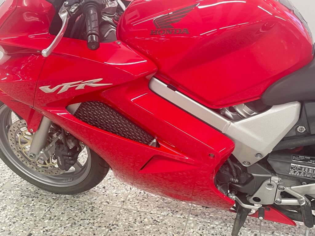 Honda VFR 2006 Punainen