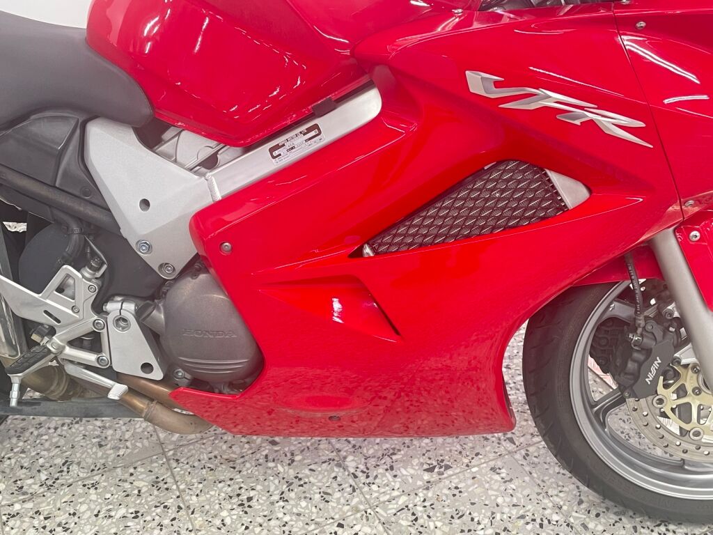 Honda VFR 2006 Punainen
