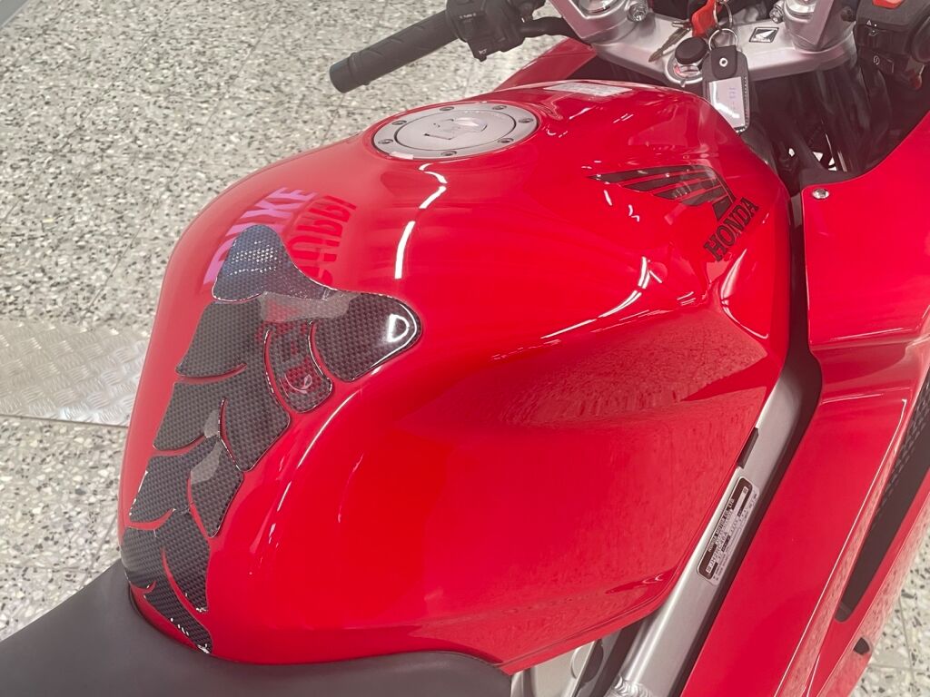 Honda VFR 2006 Punainen