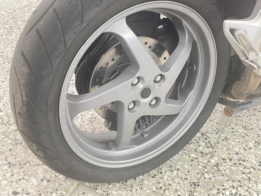 Honda VFR 2006 Punainen