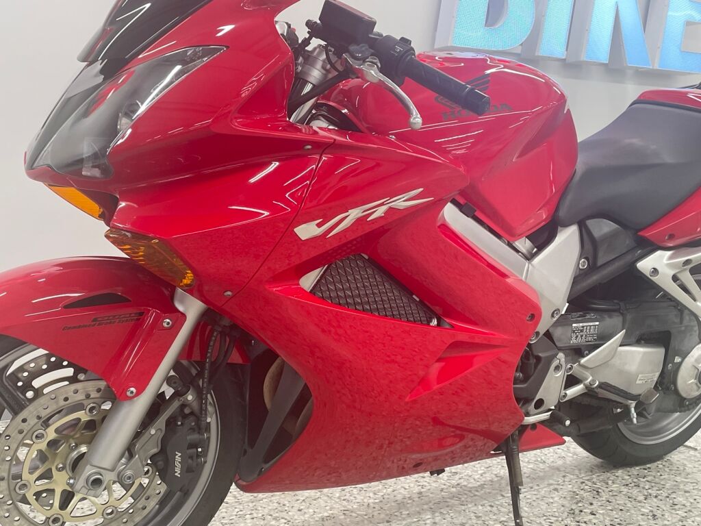Honda VFR 2006 Punainen