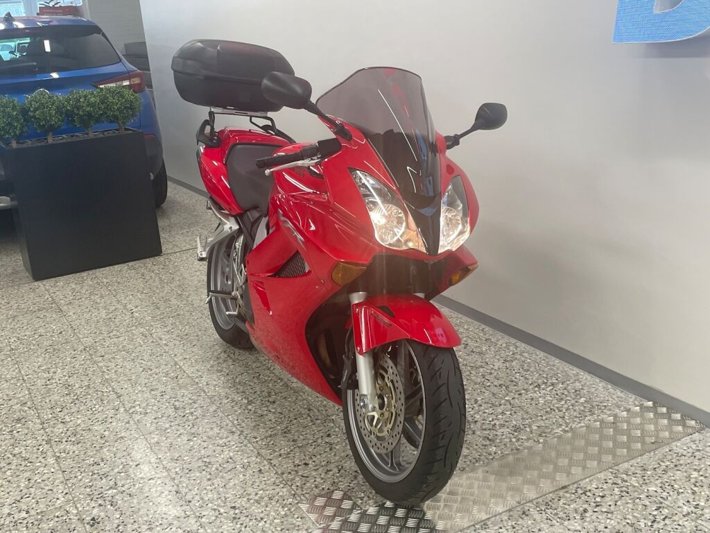 Honda VFR 2006 Punainen