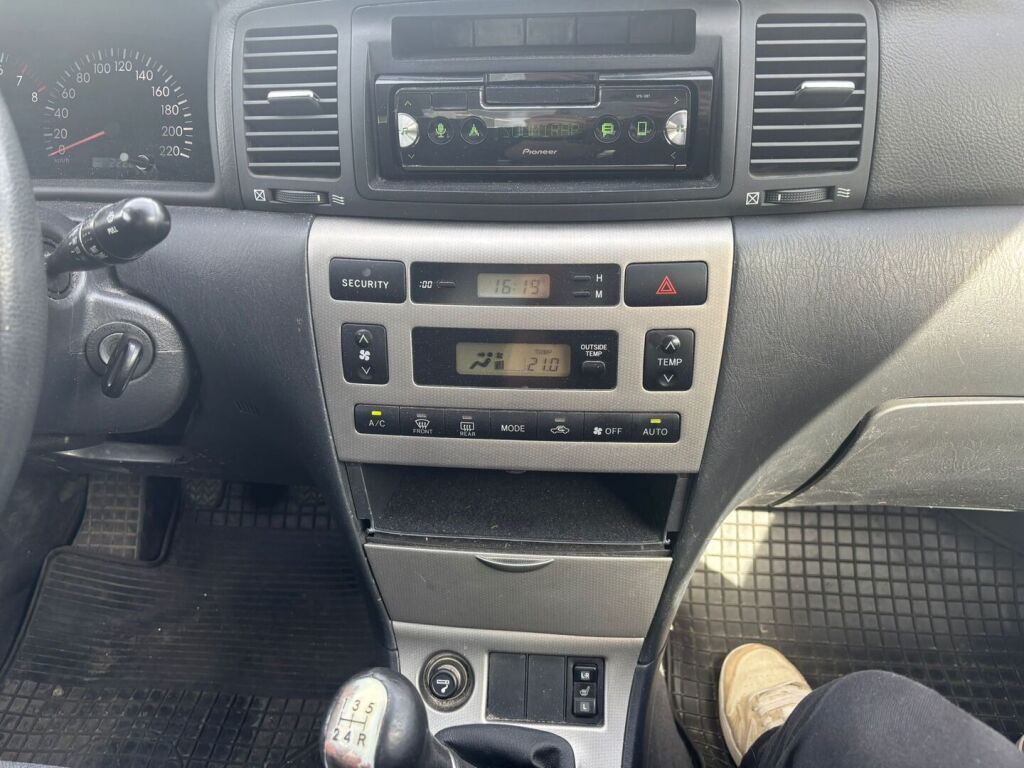 Toyota Corolla 2003 Punainen