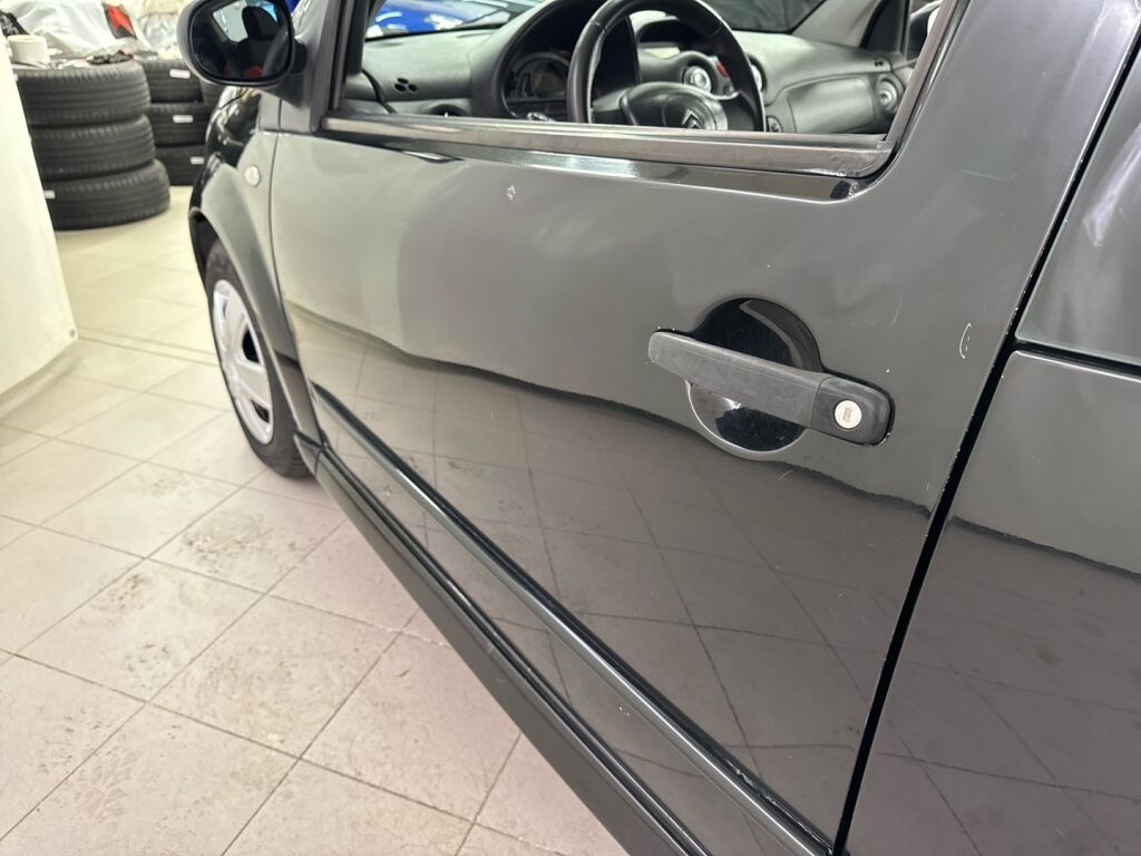 Citroen C2 2004 Musta