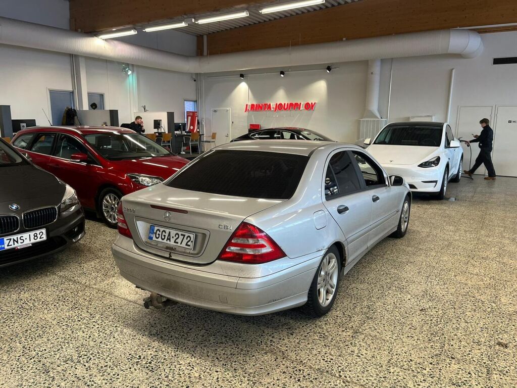 Mercedes-Benz C 2005 Harmaa
