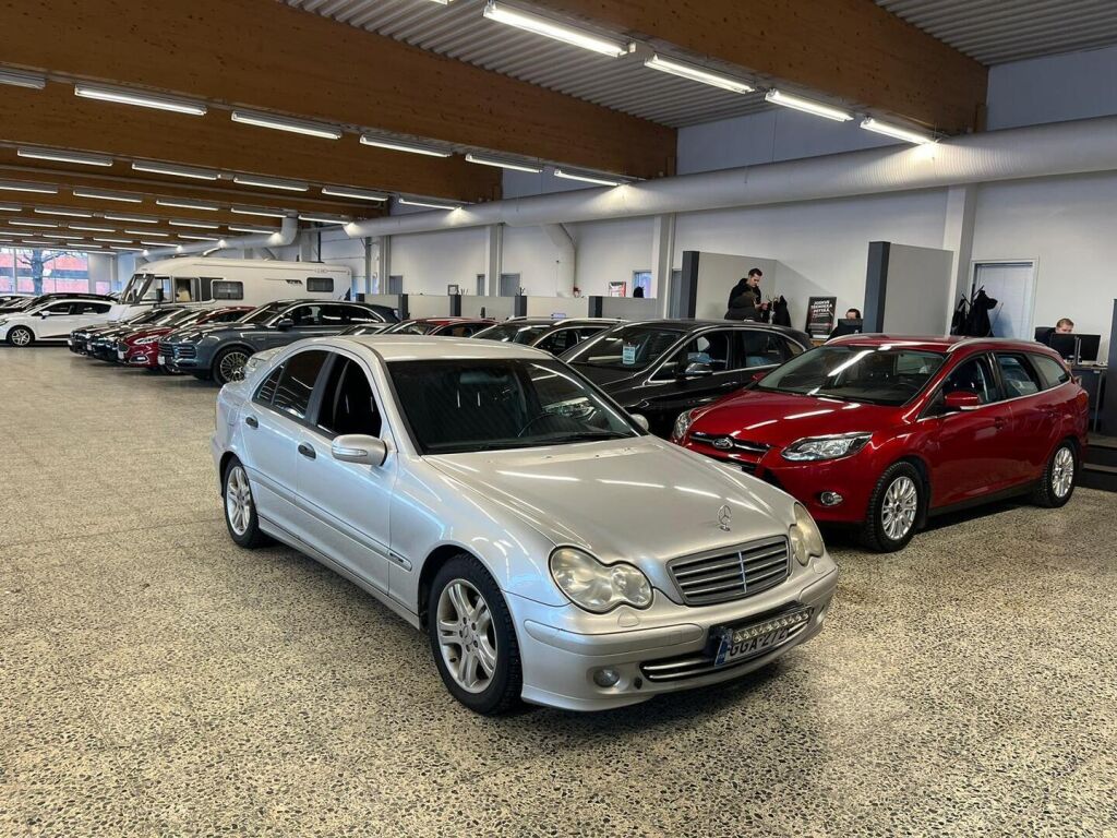 Mercedes-Benz C 2005 Harmaa