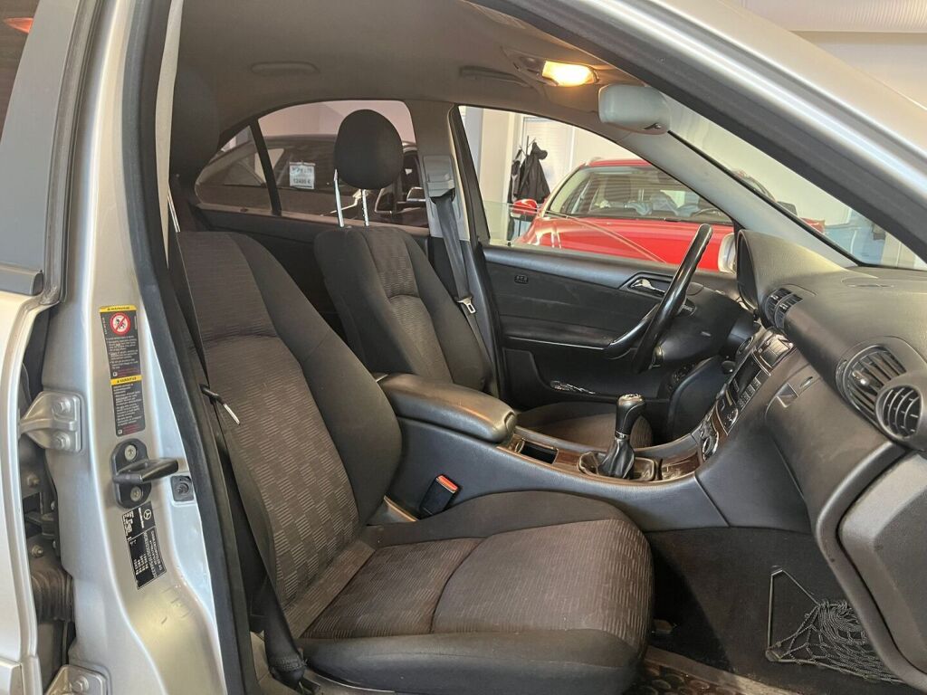 Mercedes-Benz C 2005 Harmaa