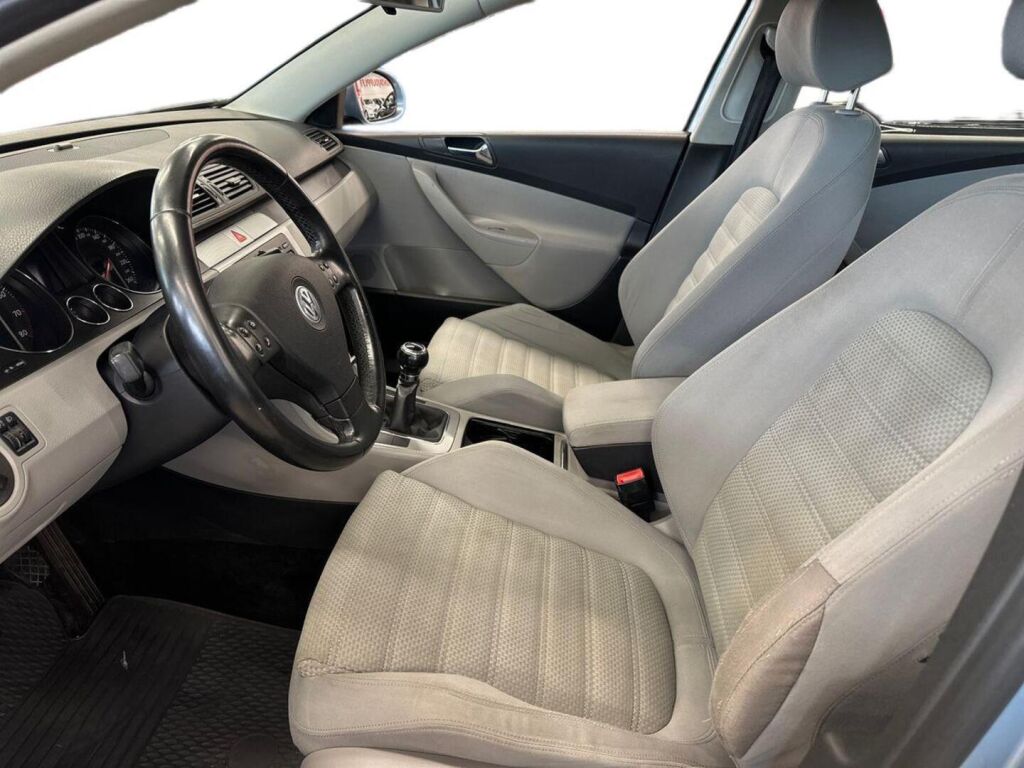 Volkswagen Passat 2005 Sininen