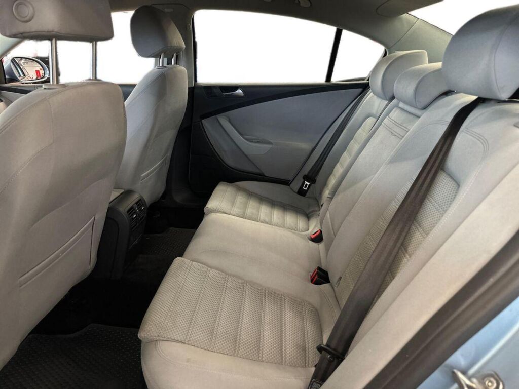 Volkswagen Passat 2005 Sininen