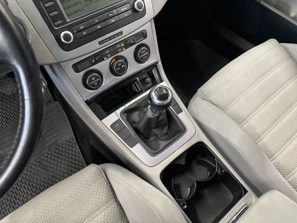 Volkswagen Passat 2005 Sininen