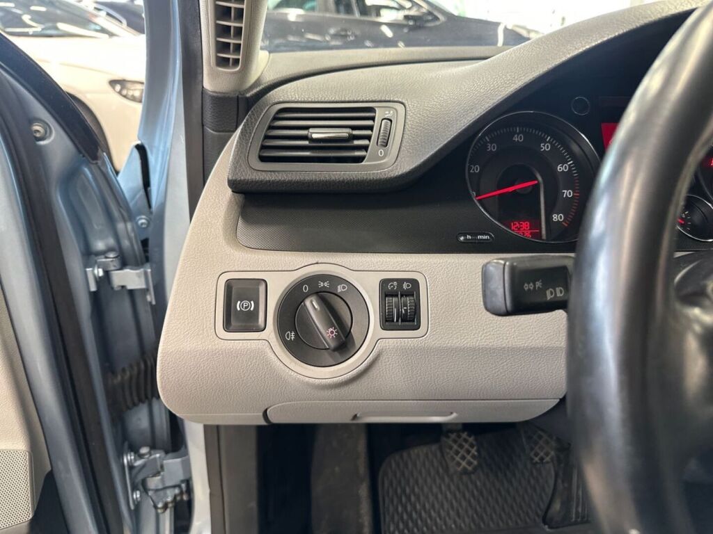 Volkswagen Passat 2005 Sininen