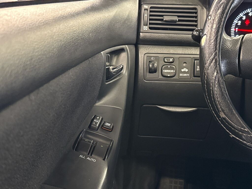 Toyota Corolla 2006 Punainen