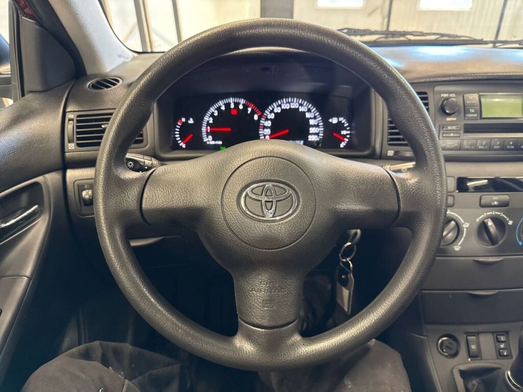 Toyota Corolla 2006 Punainen