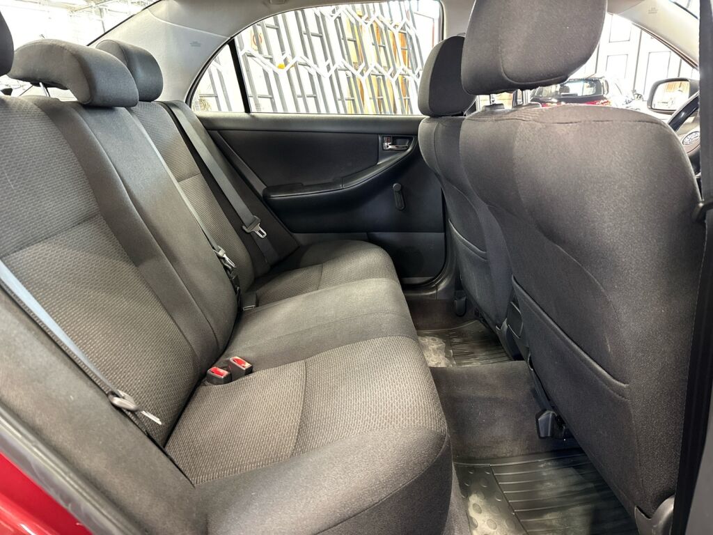 Toyota Corolla 2006 Punainen