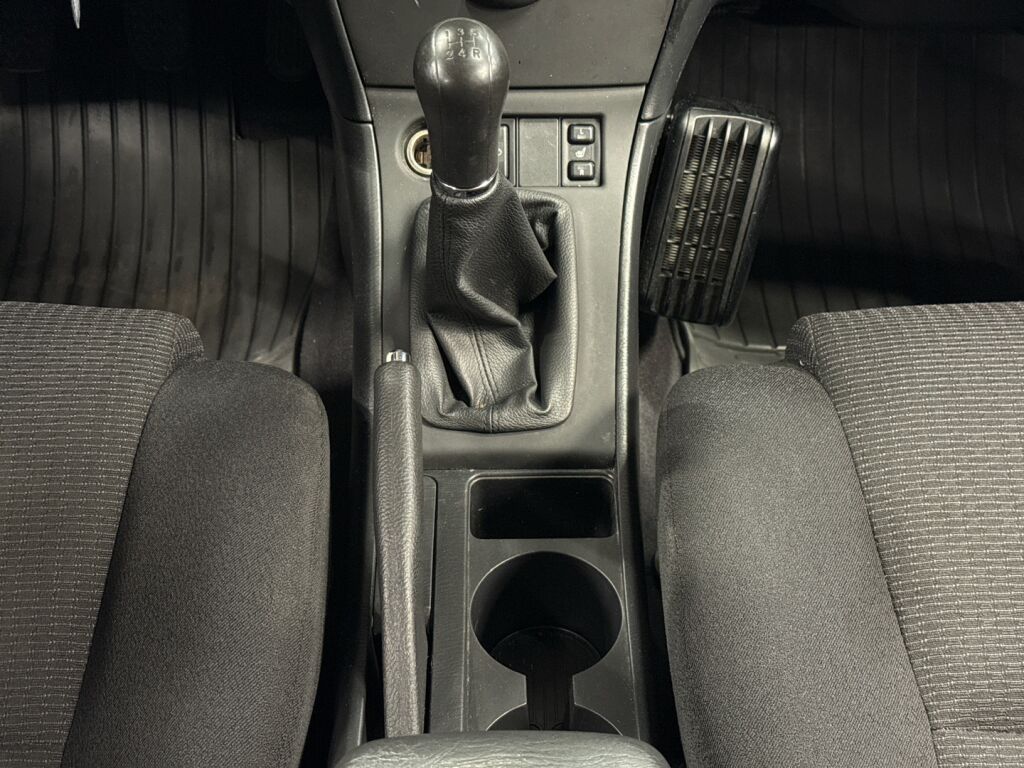 Toyota Corolla 2006 Punainen