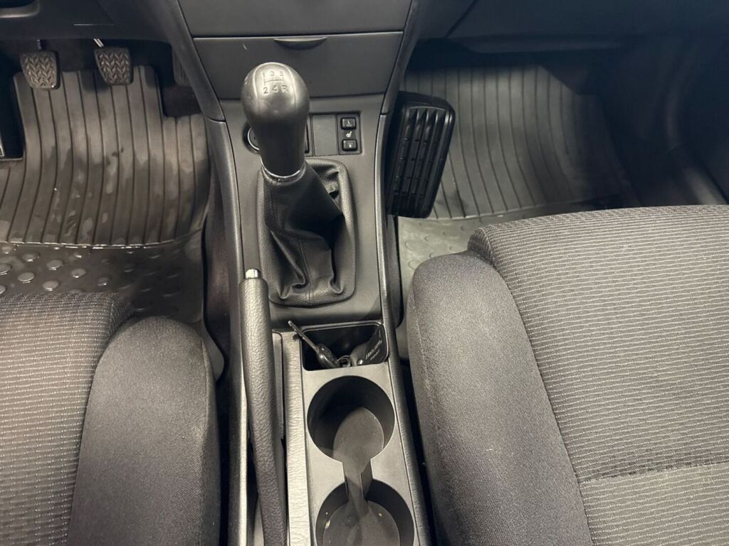 Toyota Corolla 2006 Punainen