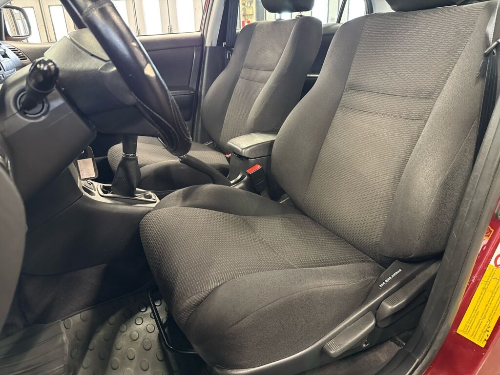 Toyota Corolla 2006 Punainen