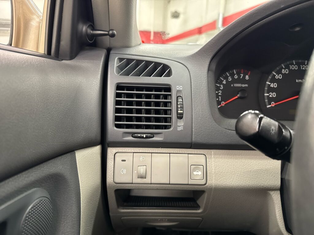 Kia Cerato 2006 Ruskea (beige)