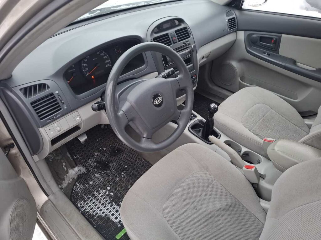 Kia Cerato 2006 Ruskea (beige)