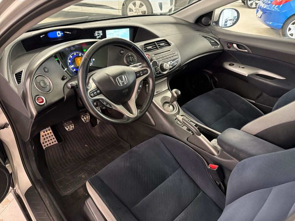 Honda Civic 2006 Ruskea (beige)