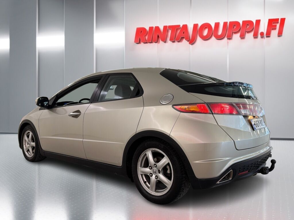 Honda Civic 2006 Ruskea (beige)