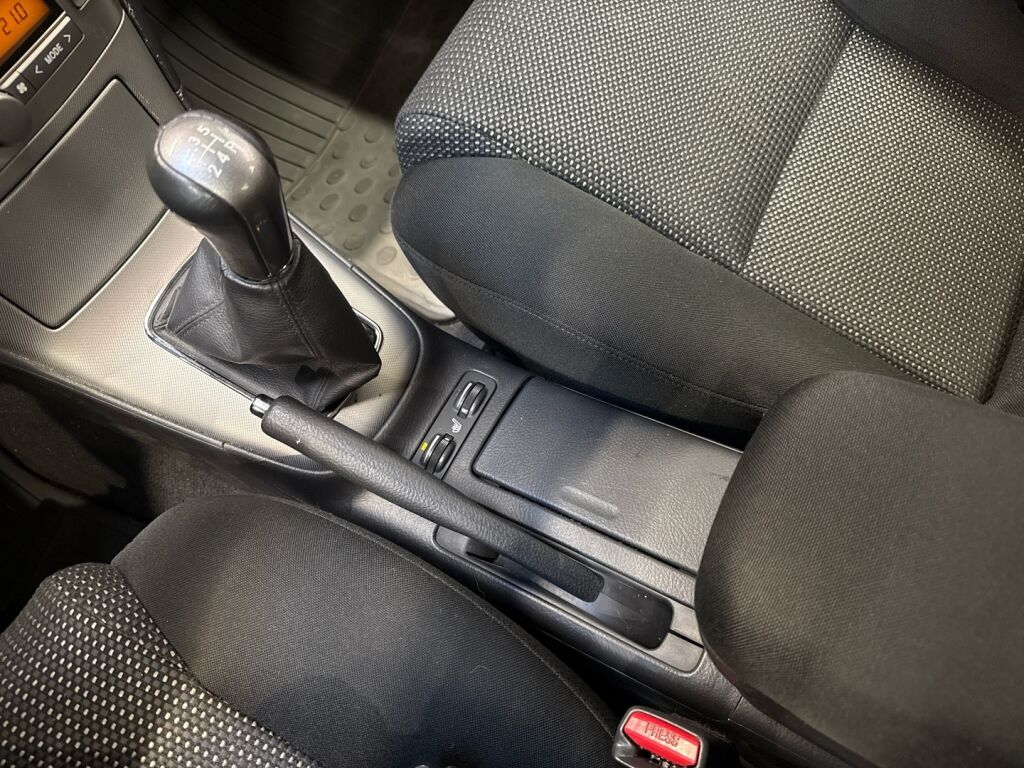 Toyota Avensis 2006 Hopea