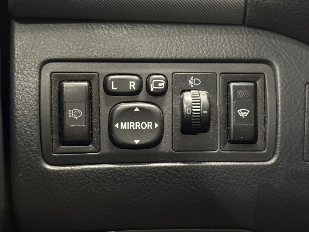 Toyota Avensis 2006 Hopea