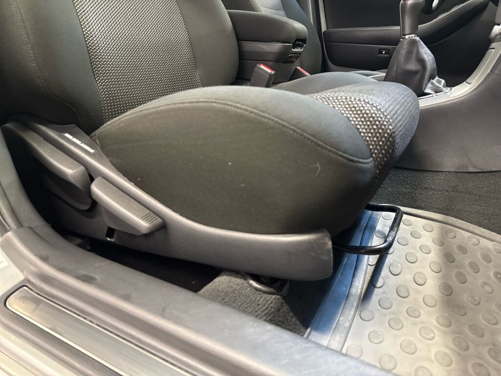 Toyota Avensis 2006 Hopea