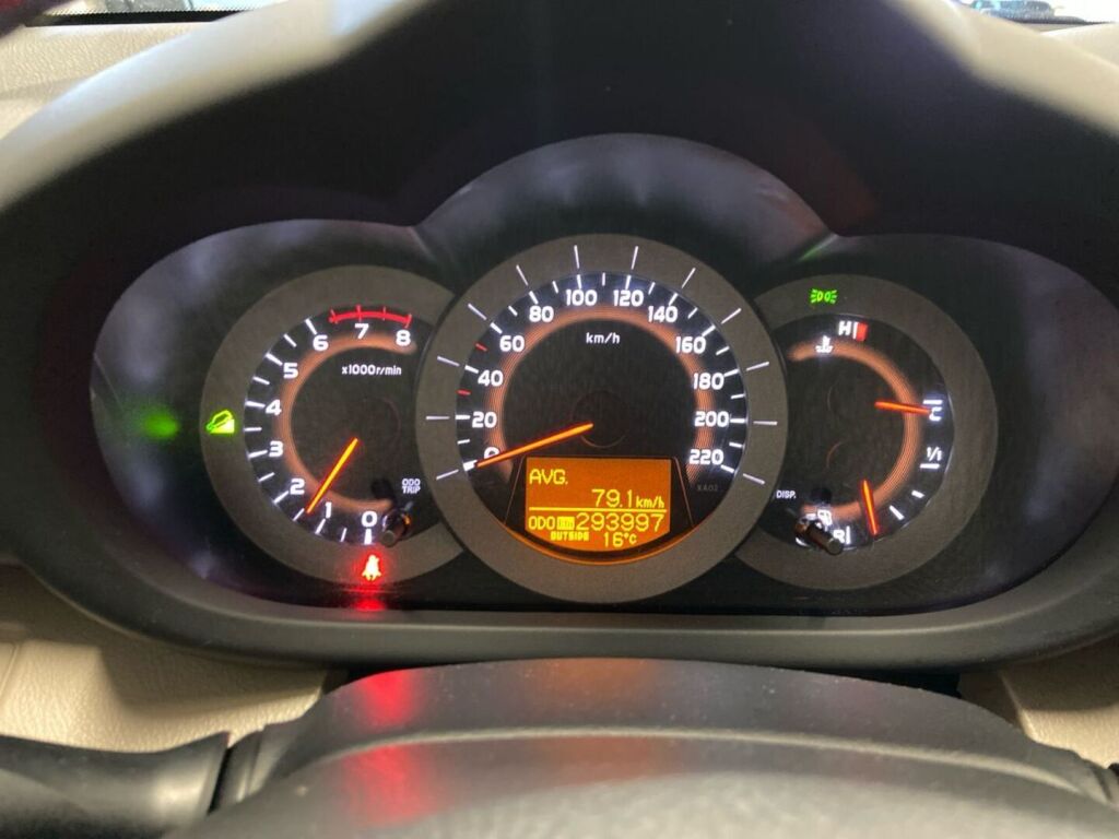 Toyota RAV4 2006 Ruskea (beige)