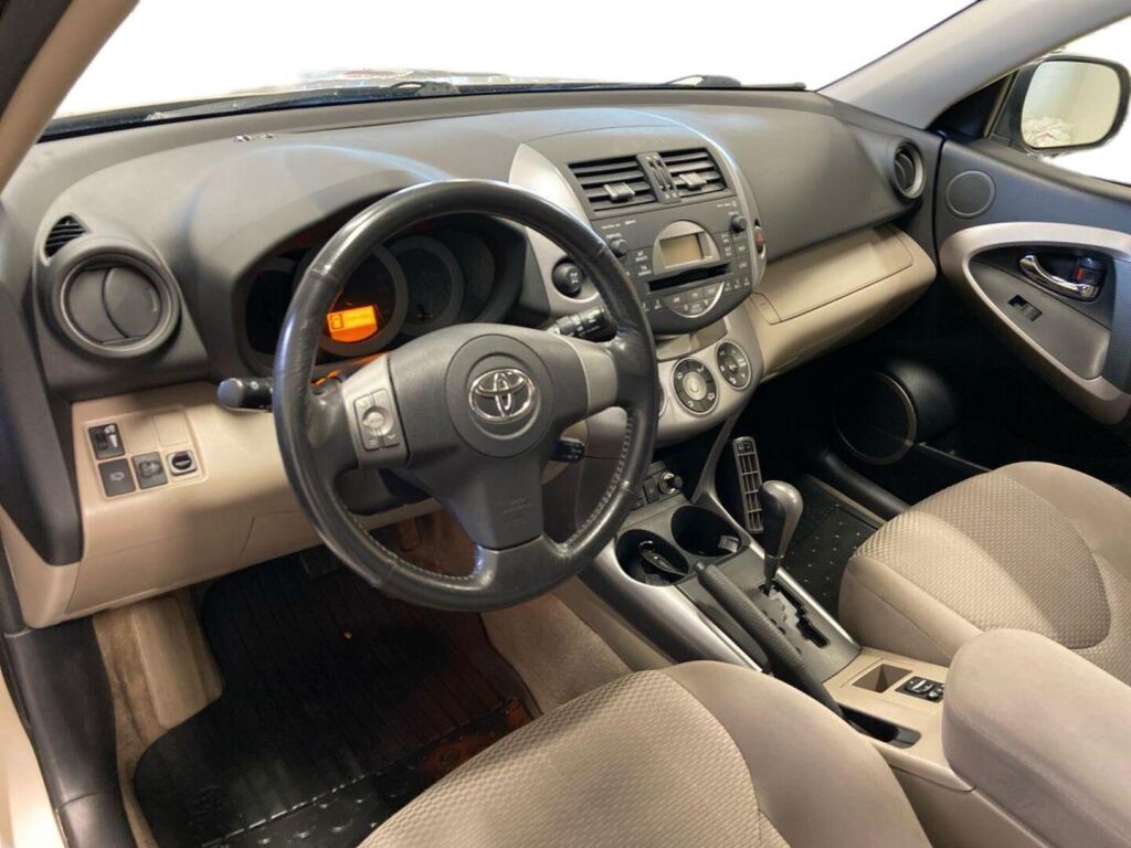 Toyota RAV4 2006 Ruskea (beige)