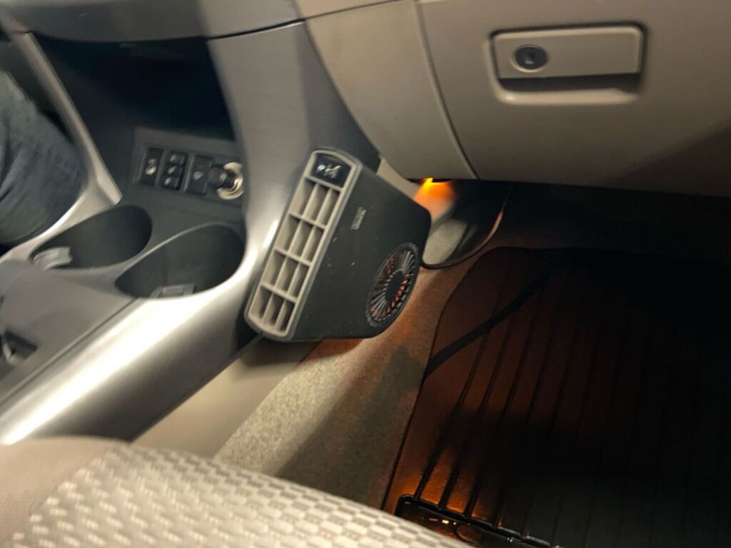 Toyota RAV4 2006 Ruskea (beige)