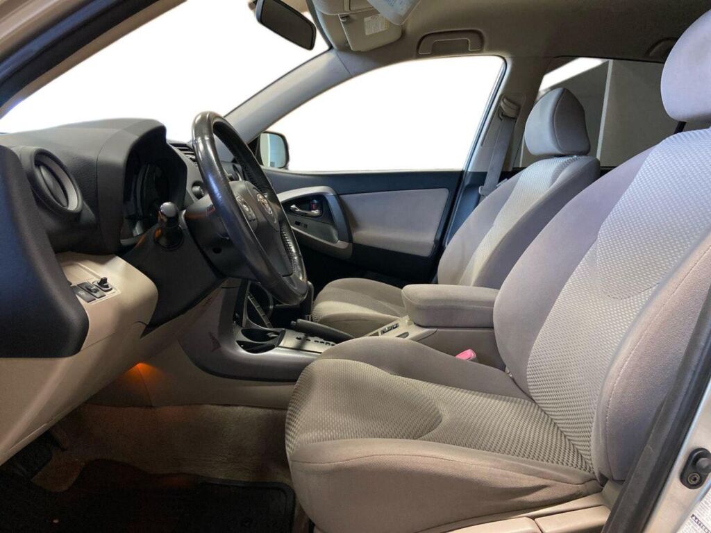 Toyota RAV4 2006 Ruskea (beige)