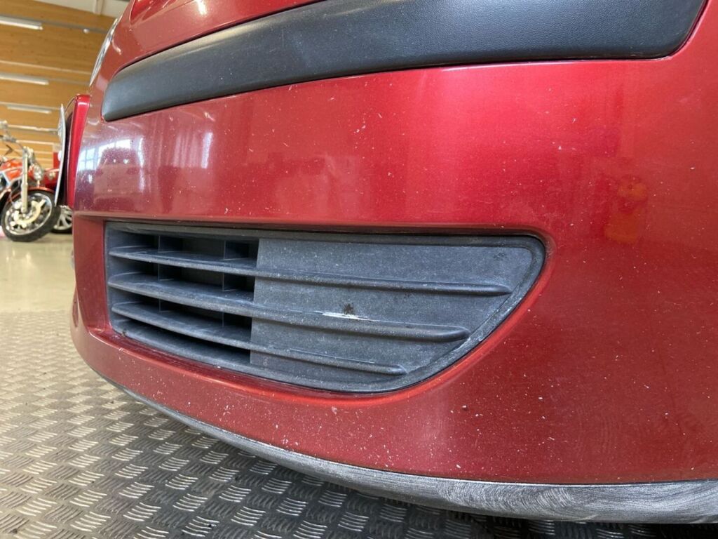 Volkswagen Polo 2007 Punainen