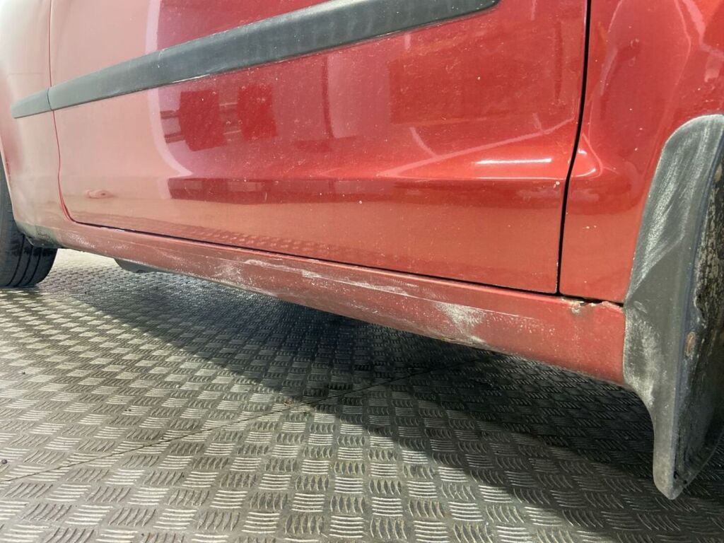 Volkswagen Polo 2007 Punainen