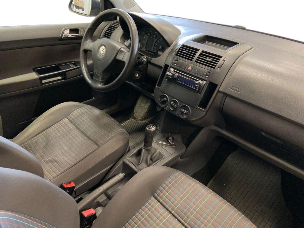 Volkswagen Polo 2007 Punainen