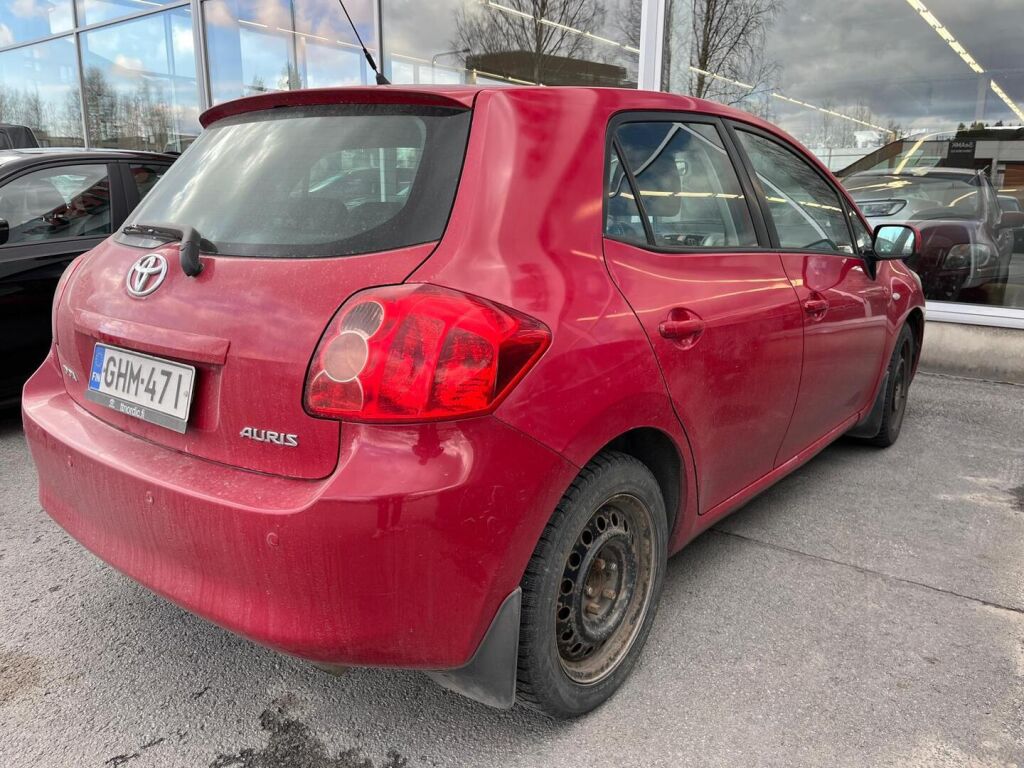 Toyota Auris 2007 Punainen