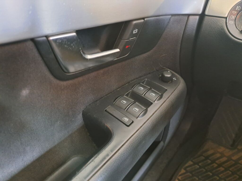Audi A4 2007 Ruskea (beige)