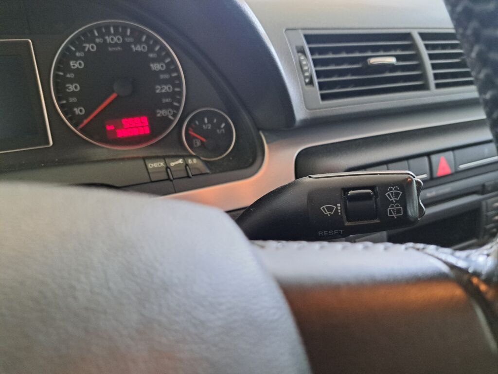 Audi A4 2007 Ruskea (beige)