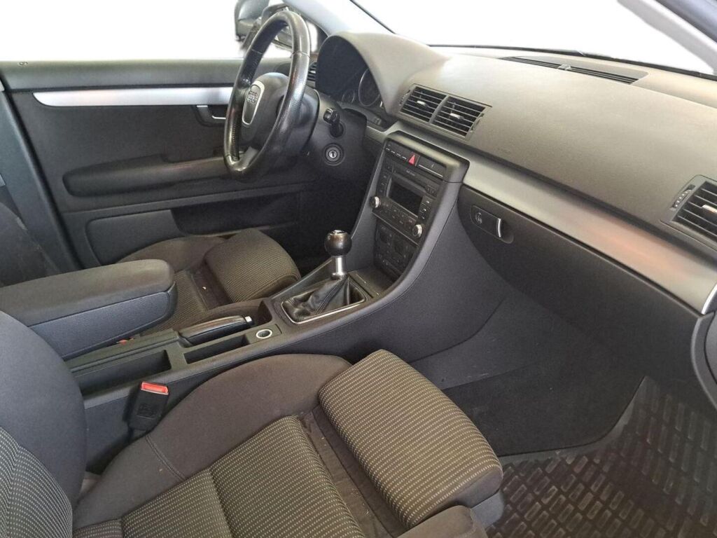 Audi A4 2007 Ruskea (beige)