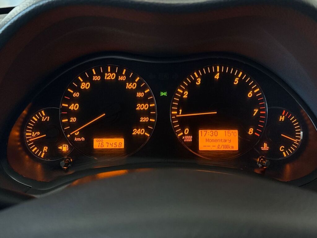Toyota Avensis 2008 Punainen