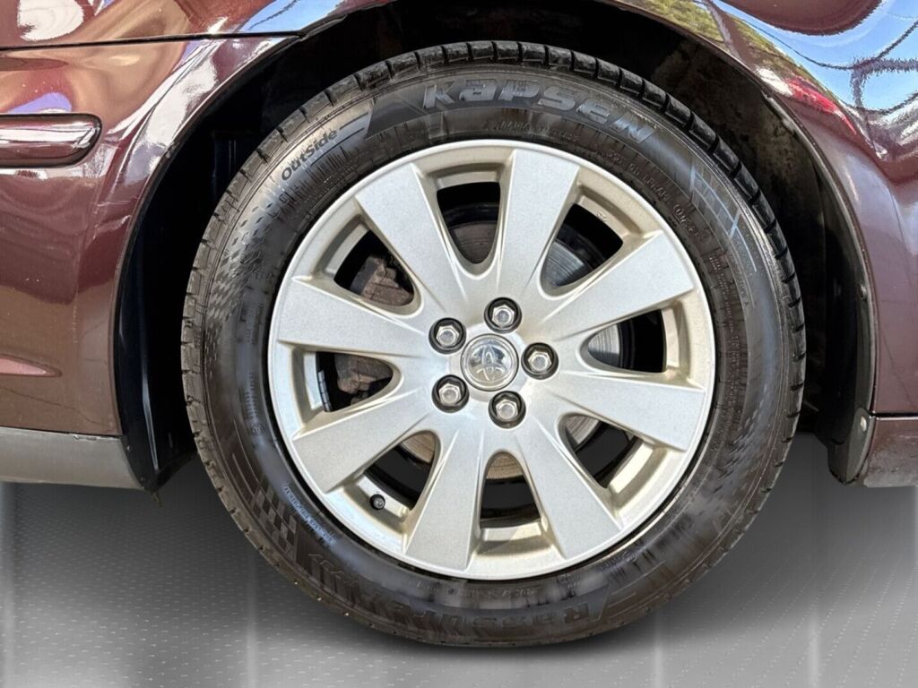 Toyota Avensis 2008 Punainen