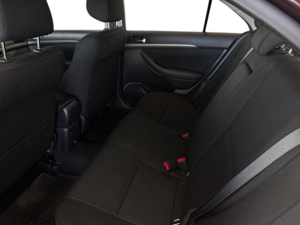 Toyota Avensis 2008 Punainen
