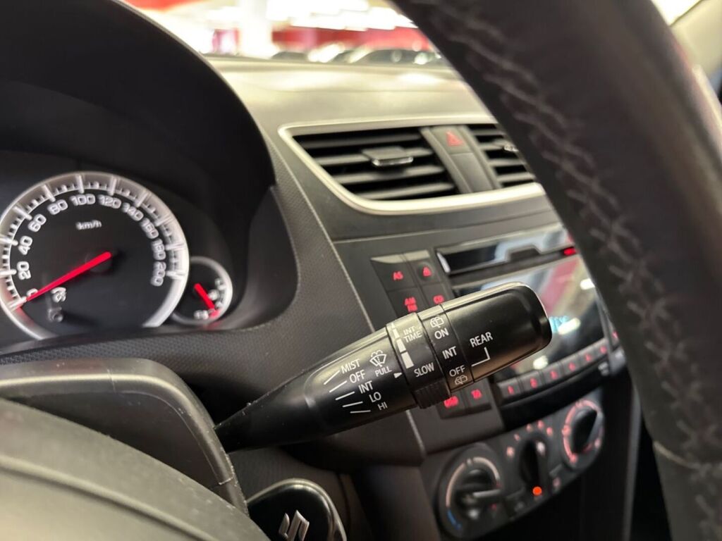 Suzuki Swift 2012 Punainen
